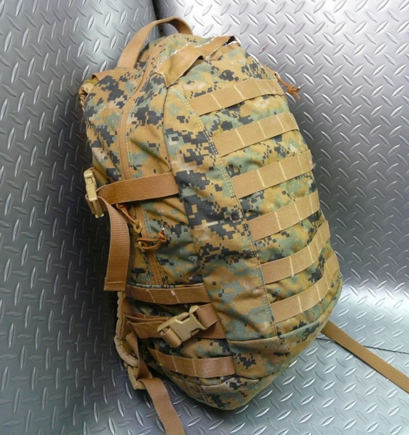ミリタリーショップ 南国百貨店.COM|沖縄 USMC アサルトパック [F-717] - USMC アサルトパック米軍 記録写真2