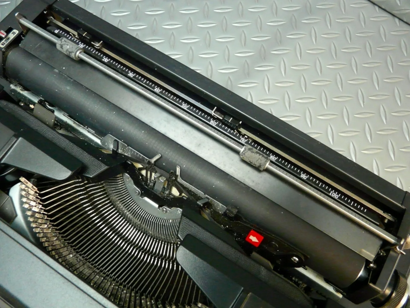 ミリタリーショップ 南国百貨店.COM|沖縄 電動タイプライター brother製 米軍放出品 [ZZ B-1243] 記録写真6