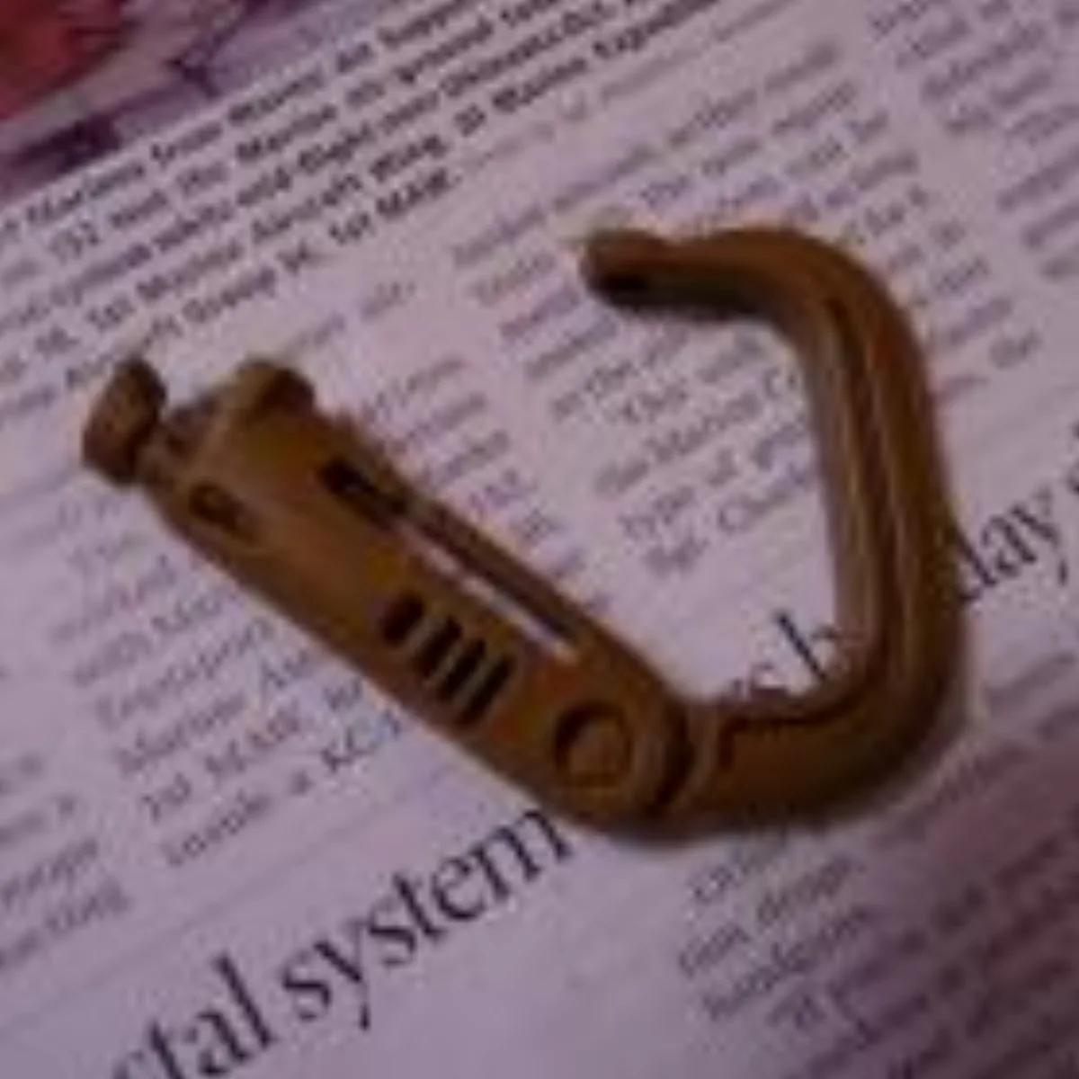 ミリタリーショップ 南国百貨店.COM|沖縄 GRIMLOC CARABINER MOLLE用クリップ コヨーテ [Q- 記録写真1
