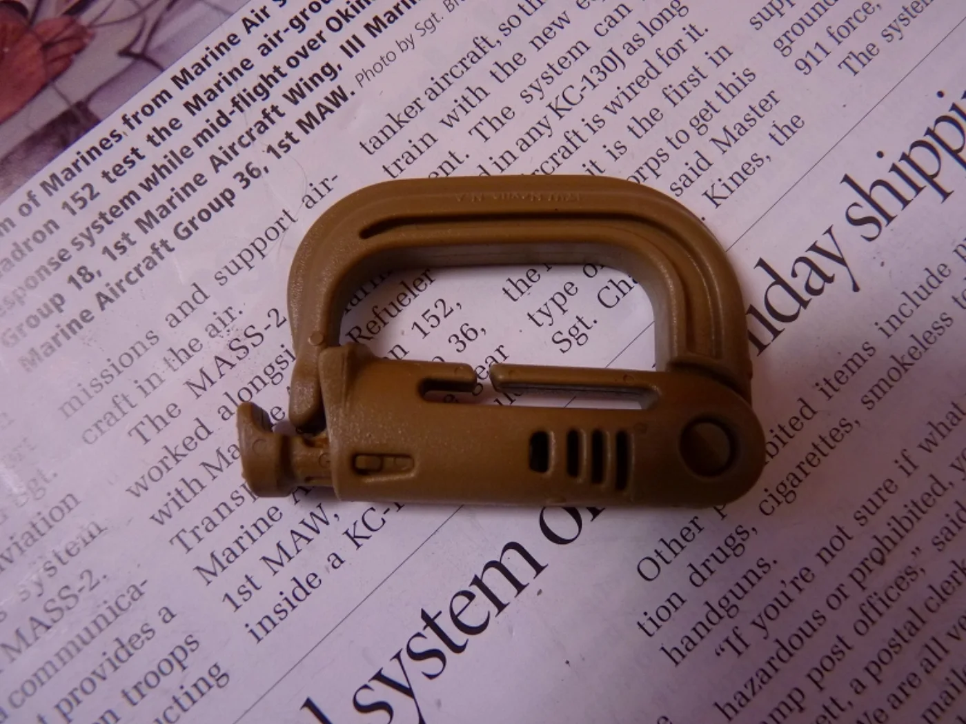 ミリタリーショップ 南国百貨店.COM|沖縄 GRIMLOC CARABINER MOLLE用クリップ コヨーテ [Q- 記録写真3