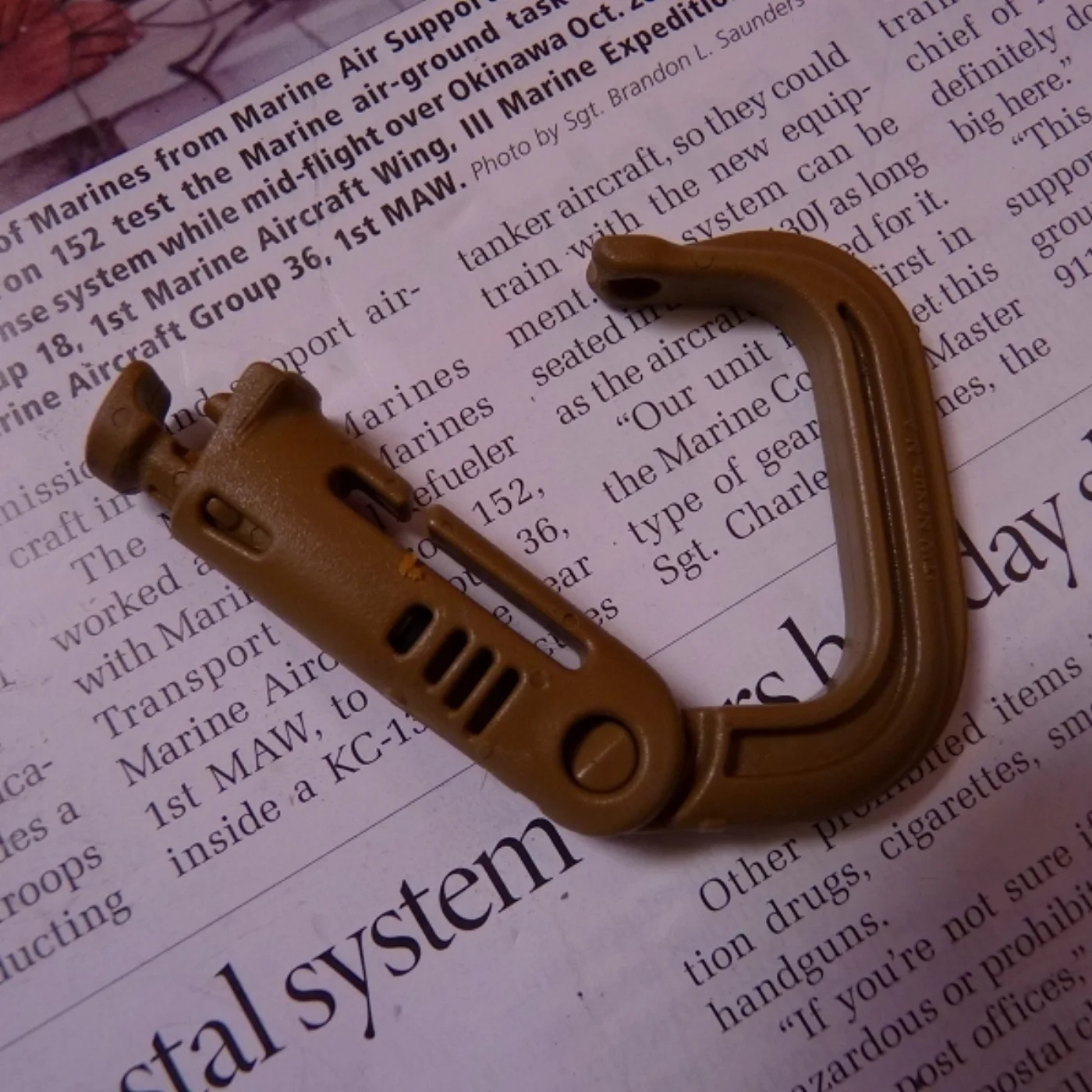 ミリタリーショップ 南国百貨店.COM|沖縄 GRIMLOC CARABINER MOLLE用クリップ コヨーテ [Q- 記録写真4