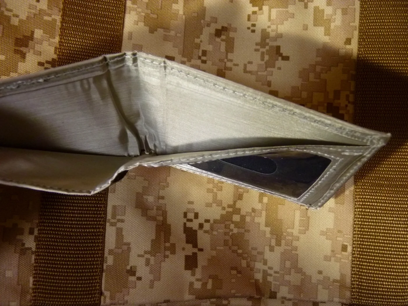 ミリタリーショップ 南国百貨店.COM|沖縄 USMC グローバルアンカーコイン付き 財布 新品 [ZZ Q-1385] 記録写真5