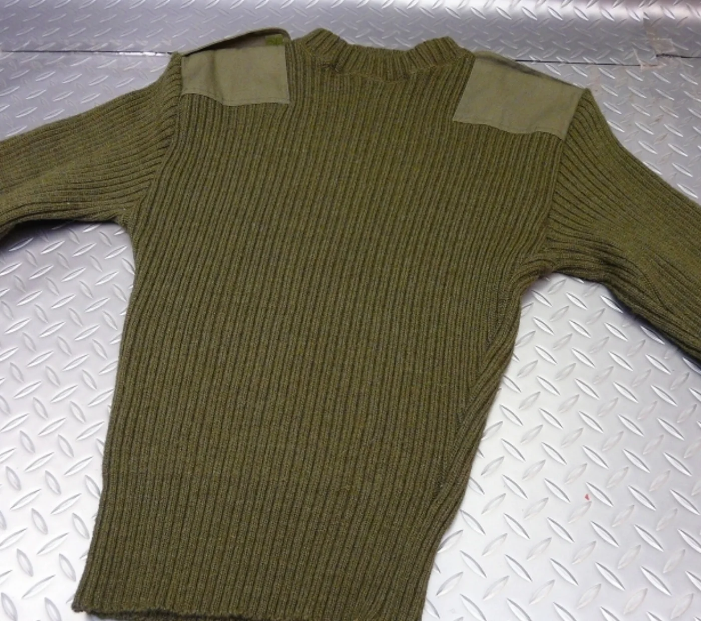 ミリタリーショップ 南国百貨店.COM|沖縄 100% WOOL セーター ARMY 38 [ZZ H-380] - 1 記録写真2