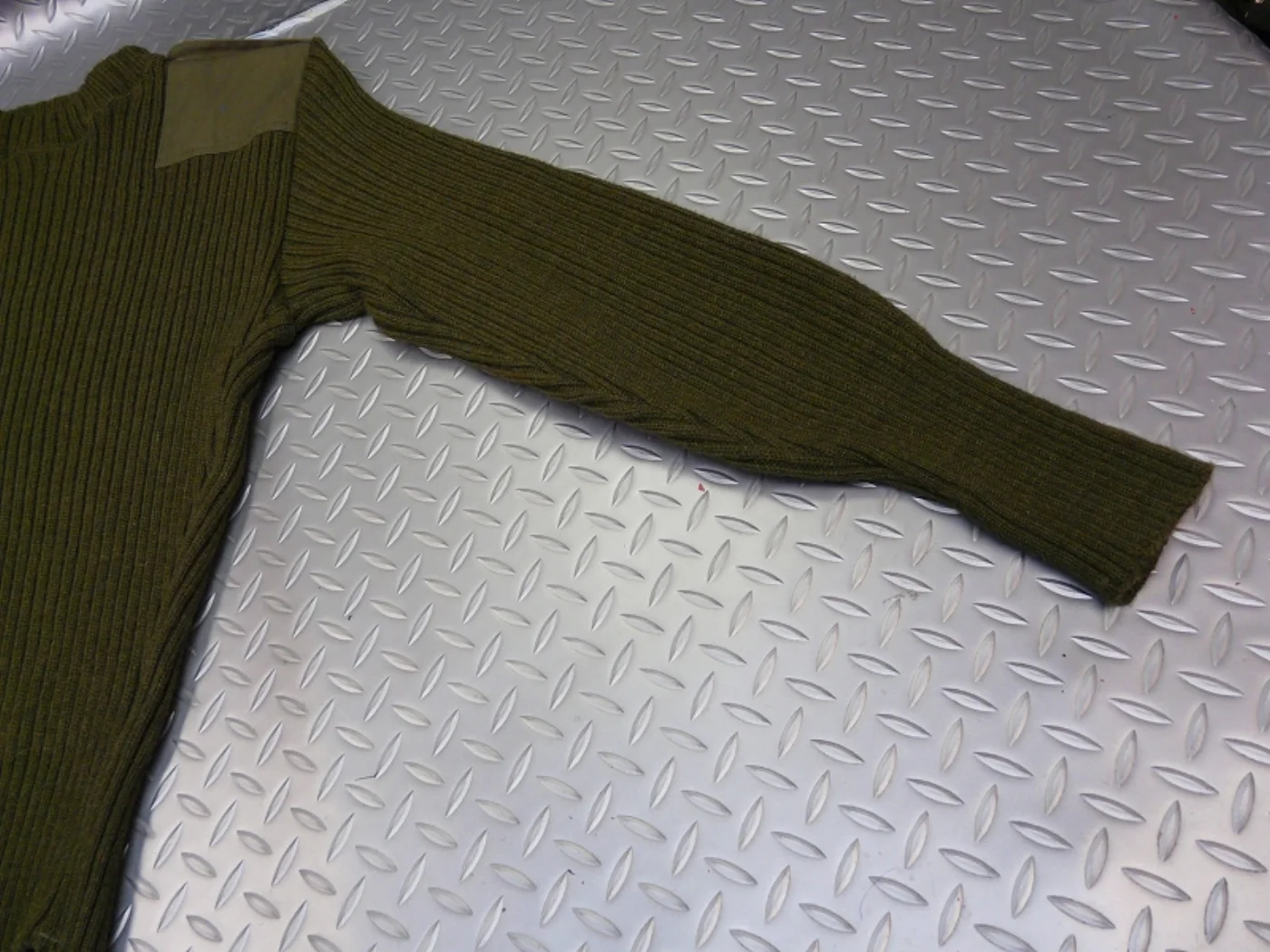 ミリタリーショップ 南国百貨店.COM|沖縄 100% WOOL セーター ARMY 38 [ZZ H-380] - 1 記録写真3