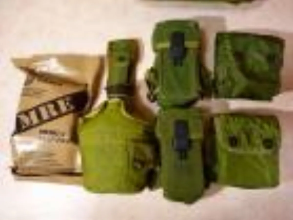 ミリタリーショップ 南国百貨店.COM|沖縄 米軍装備品セット MREサービスの計７点セット [ZZ Q-1258] - 記録写真1