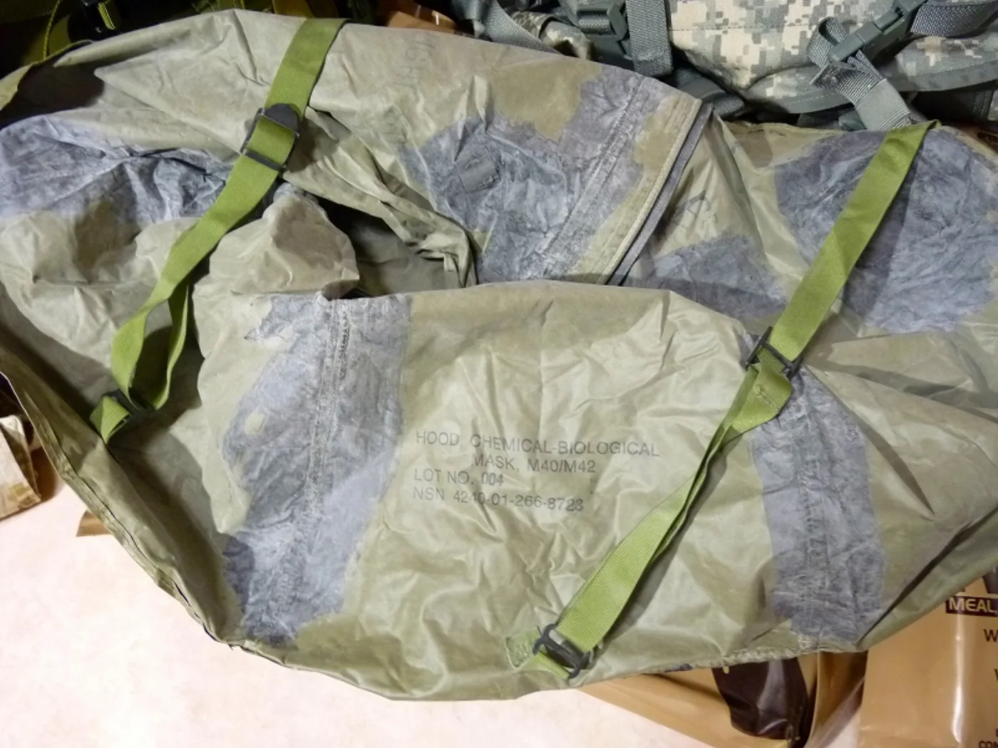 ミリタリーショップ 南国百貨店.COM|沖縄 M40 ガスマスク用フード 未使用品 [Q-1274] - M40 ガスマ 記録写真4