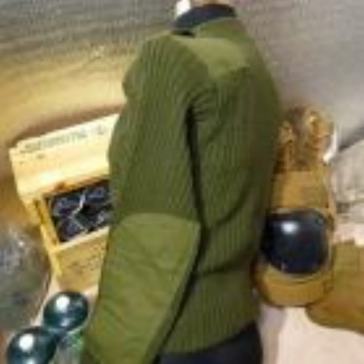 ミリタリーショップ 南国百貨店.COM|沖縄 ミリタリーセーター サイズ(L)42 OD 新品 [ZZ Q-1216] 記録写真5