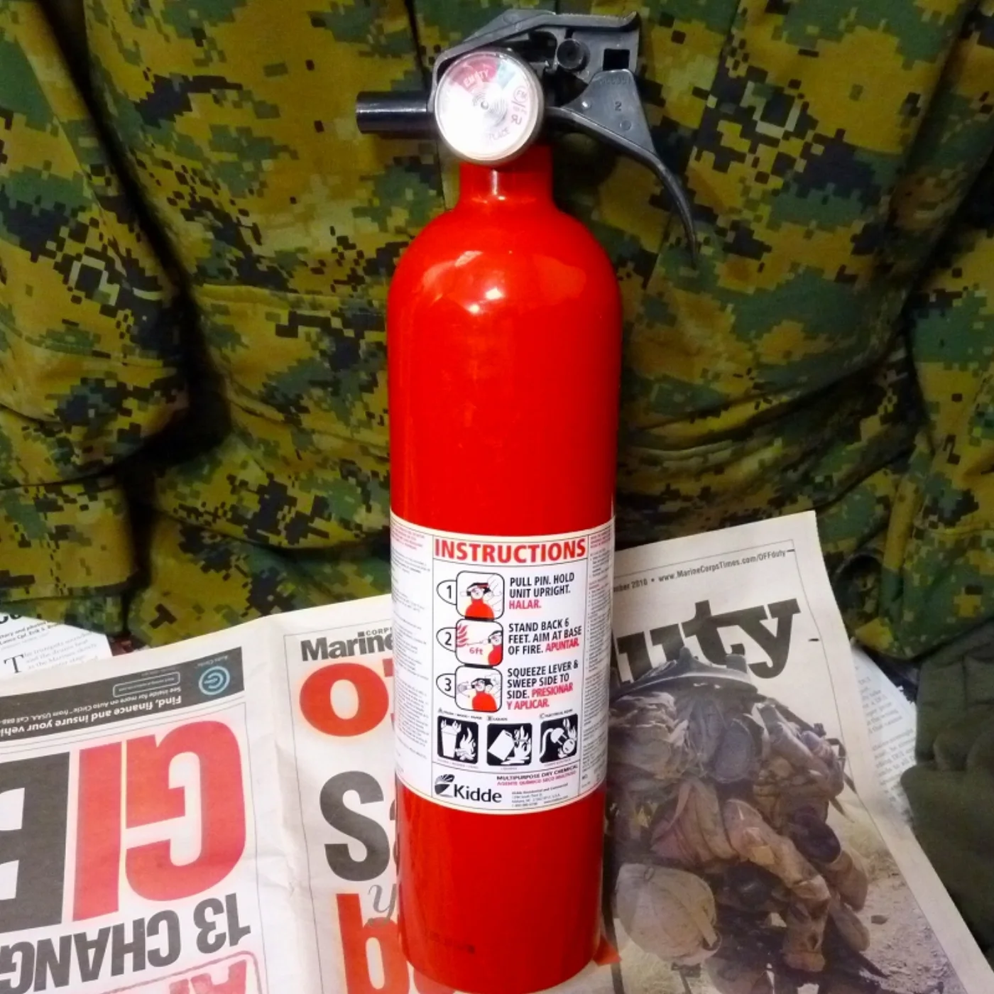 ミリタリーショップ 南国百貨店.COM|沖縄 米軍基地内使用 小型の消火器・車載ニトロ風に！ [ZZ Q-1450] - 記録写真2