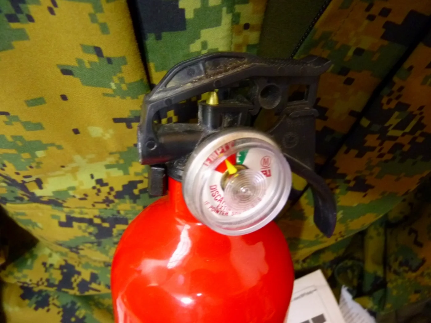 ミリタリーショップ 南国百貨店.COM|沖縄 米軍基地内使用 小型の消火器・車載ニトロ風に！ [ZZ Q-1451] - 記録写真3