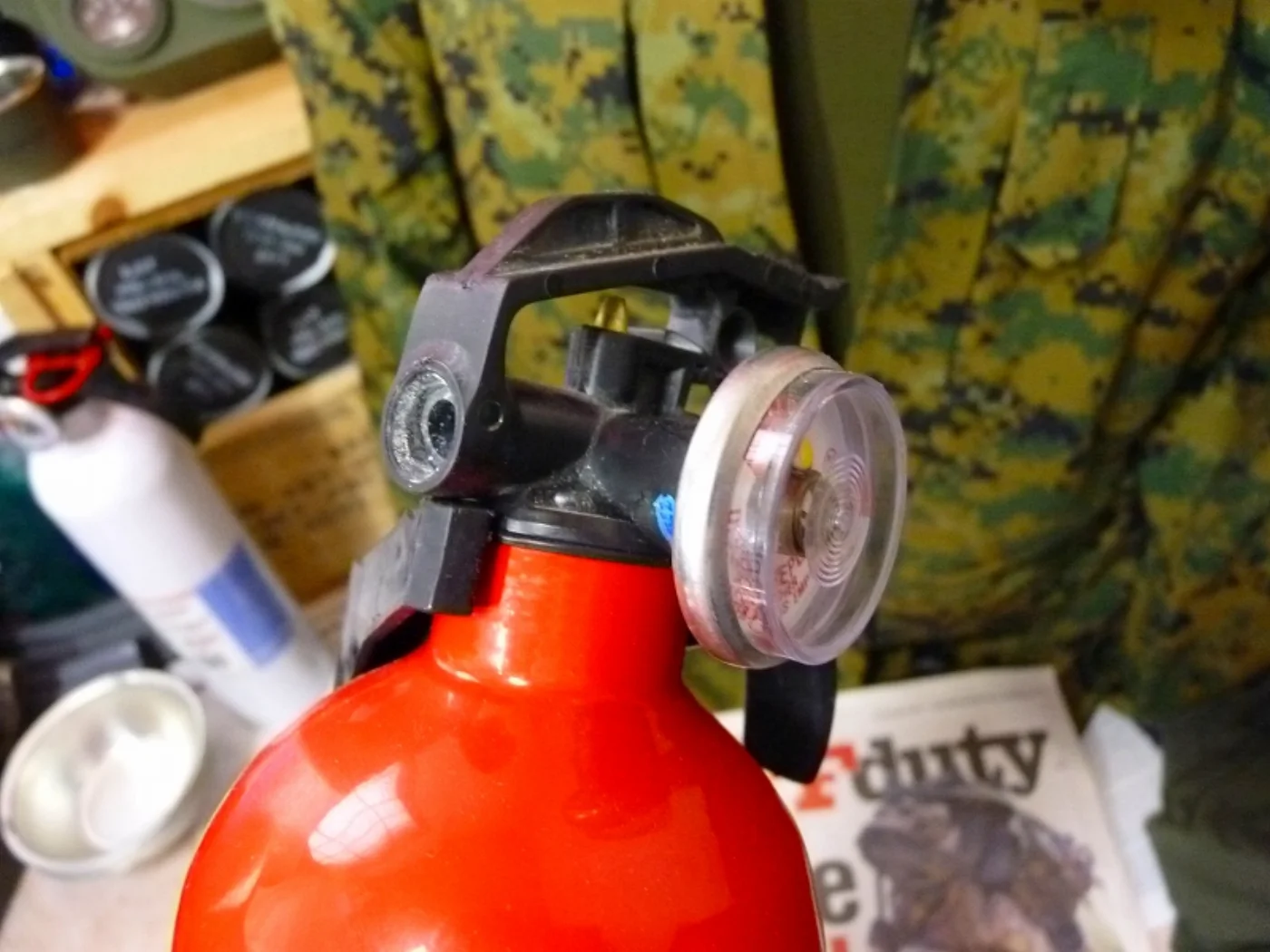 ミリタリーショップ 南国百貨店.COM|沖縄 米軍基地内使用 小型の消火器・車載ニトロ風に！ [ZZ Q-1451] - 記録写真5
