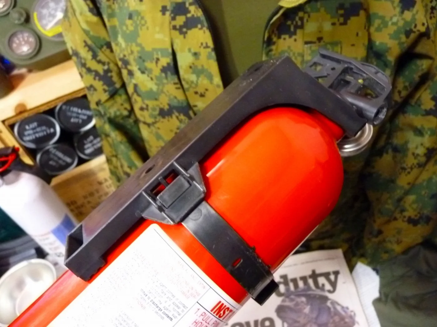 ミリタリーショップ 南国百貨店.COM|沖縄 米軍基地内使用 小型の消火器・車載ニトロ風に！ [ZZ Q-1451] - 記録写真7