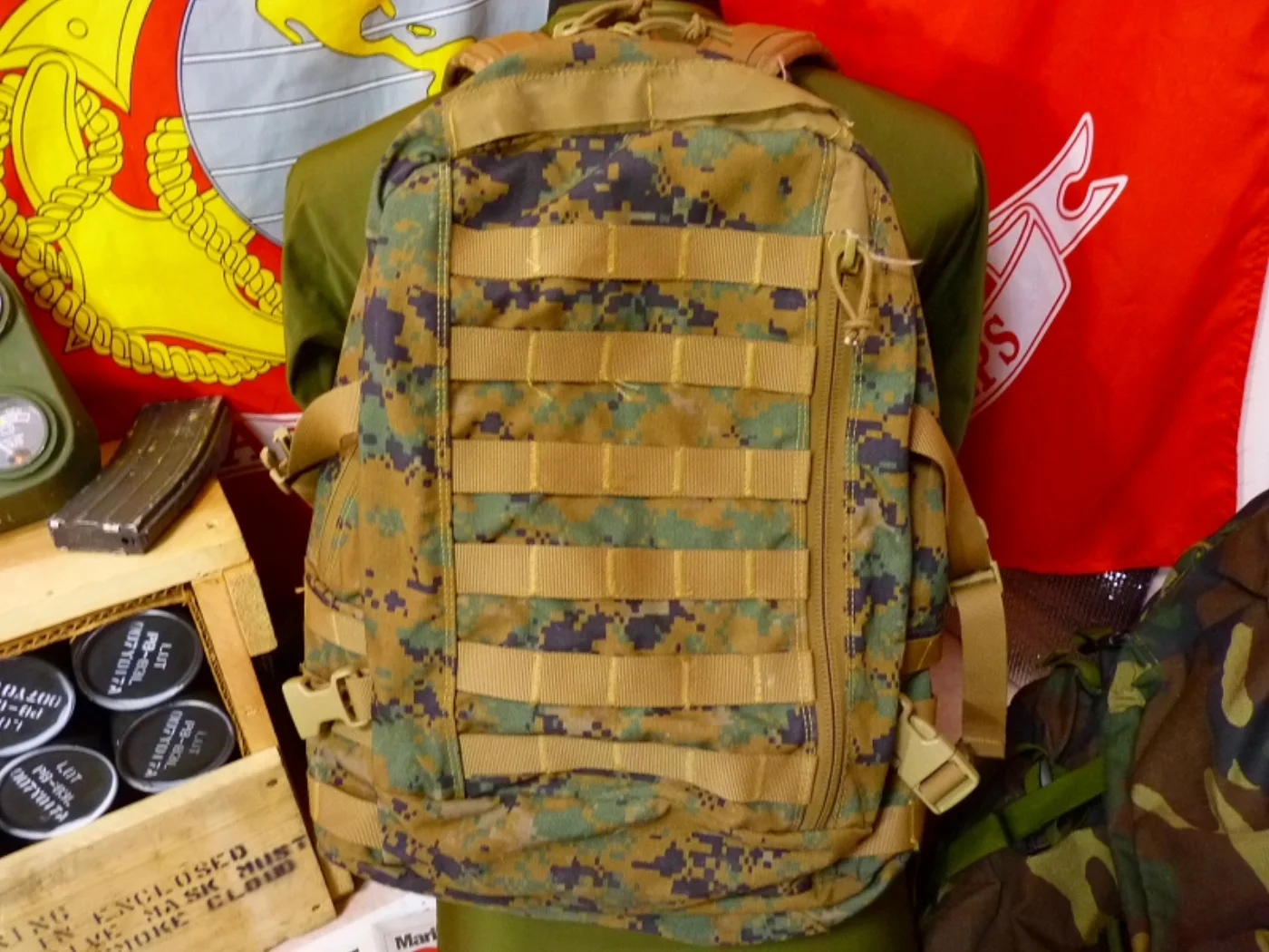 ミリタリーショップ 南国百貨店.COM|沖縄 USMC アサルトパック コヨーテジップ 中古良品 [ZZ Q-1460] 記録写真2