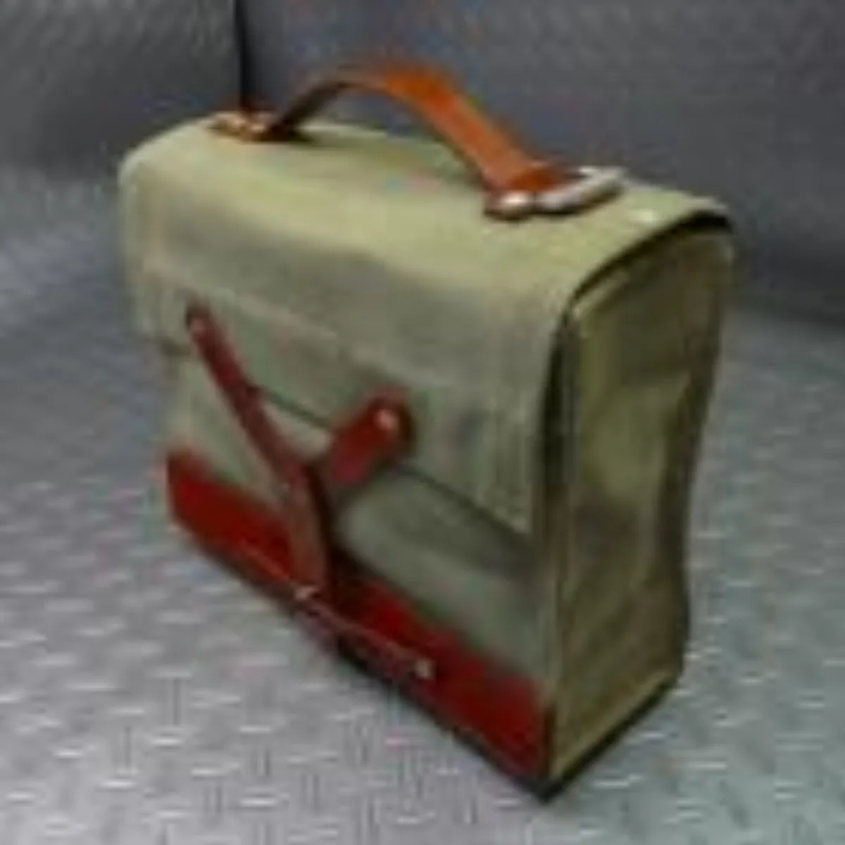 ミリタリーショップ 南国百貨店.COM|沖縄 ドイツ軍のバッグ 10x30x25cm [ZZ A-607] - ドイツ軍 記録写真1