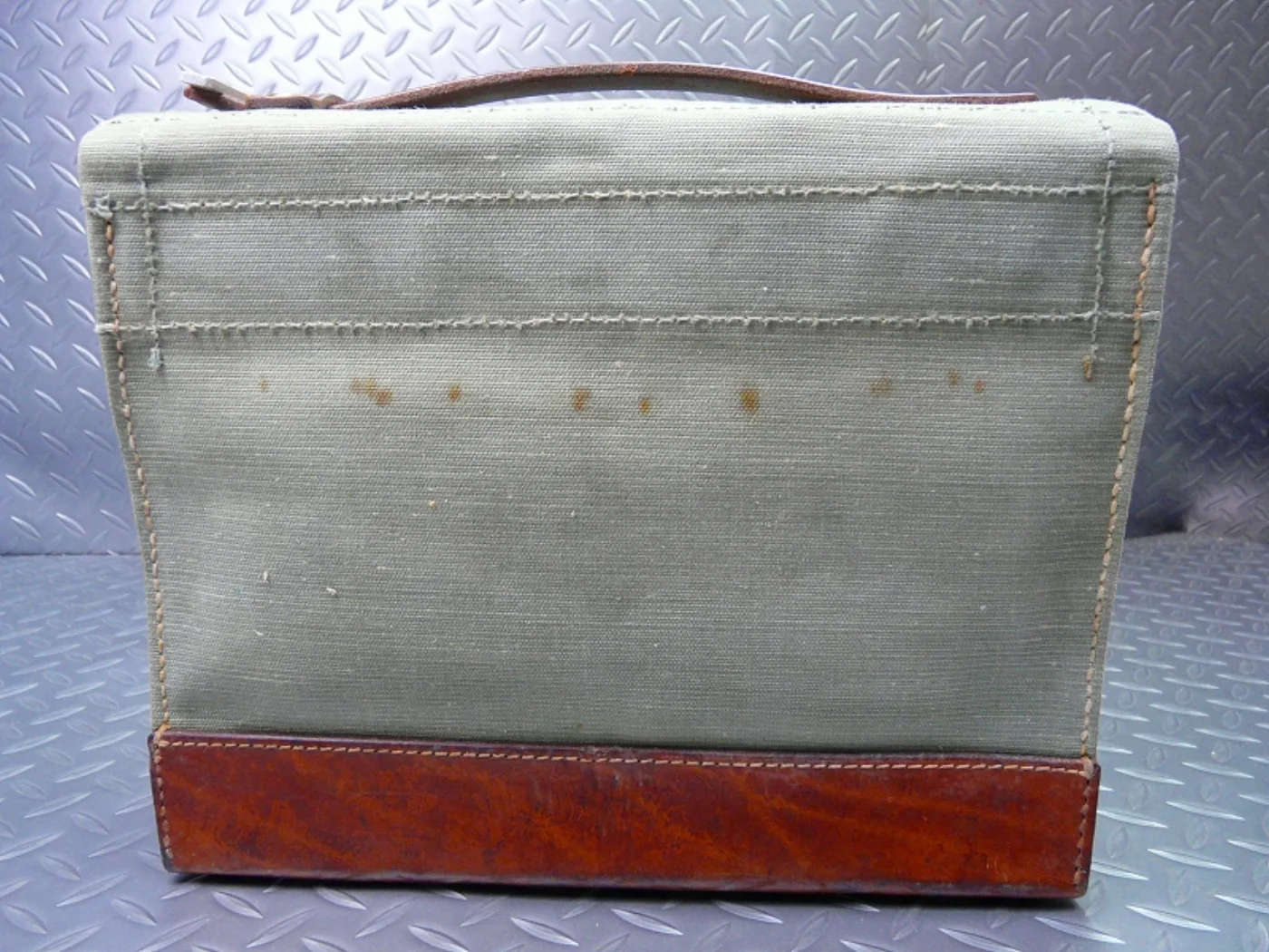 ミリタリーショップ 南国百貨店.COM|沖縄 ドイツ軍のバッグ 10x30x25cm [ZZ A-607] - ドイツ軍 記録写真6