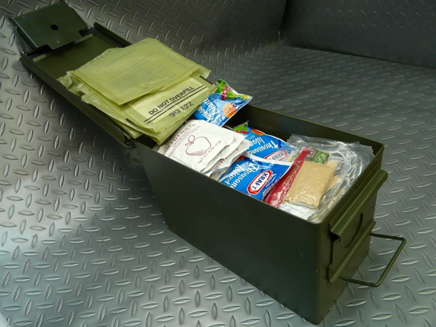 ミリタリーショップ 南国百貨店.COM|沖縄 米軍非常食セット MRE+AMMOBOX(M) [B-1249] - 米軍 記録写真2