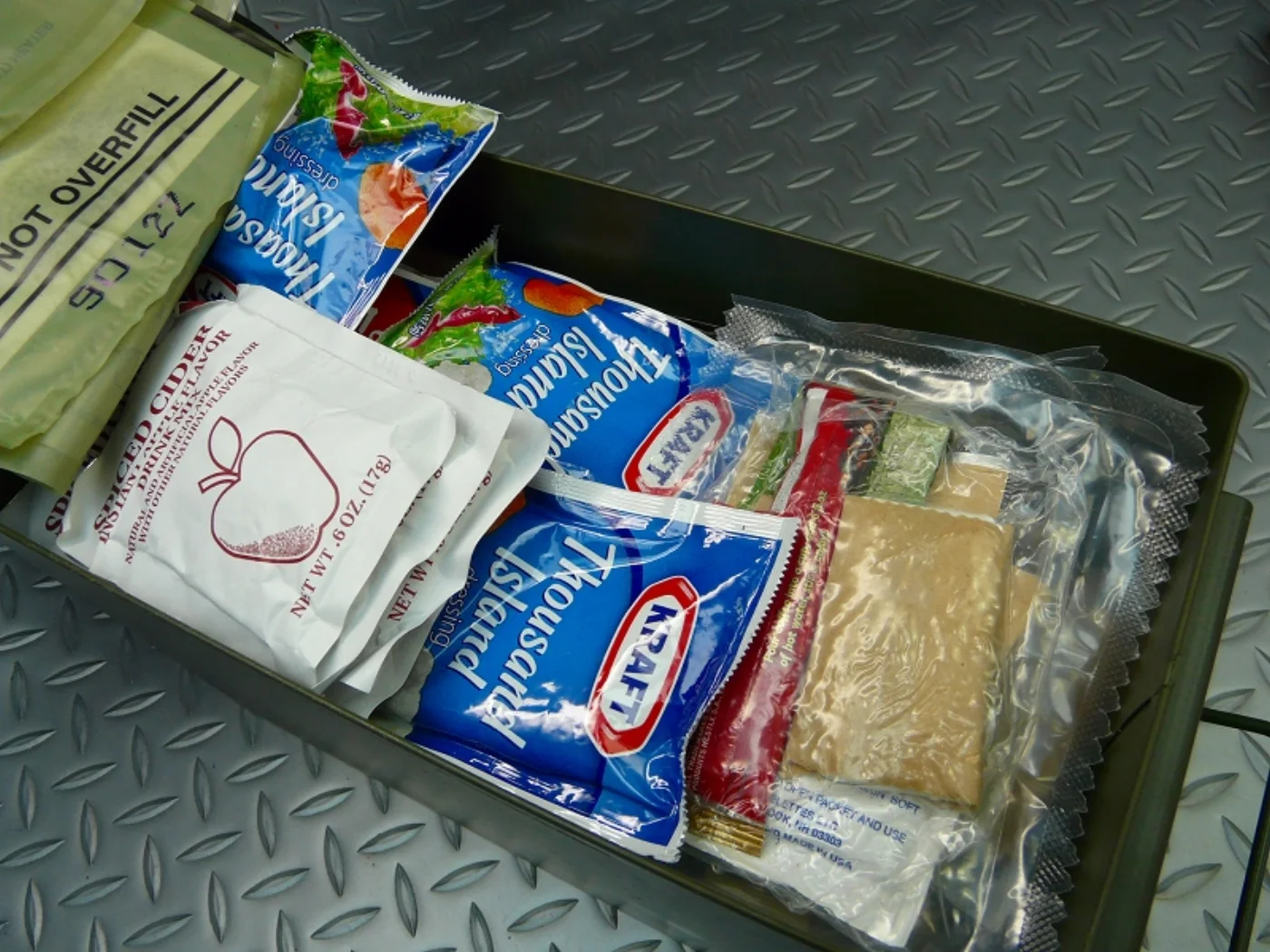 ミリタリーショップ 南国百貨店.COM|沖縄 米軍非常食セット MRE+AMMOBOX(M) [B-1249] - 米軍 記録写真3