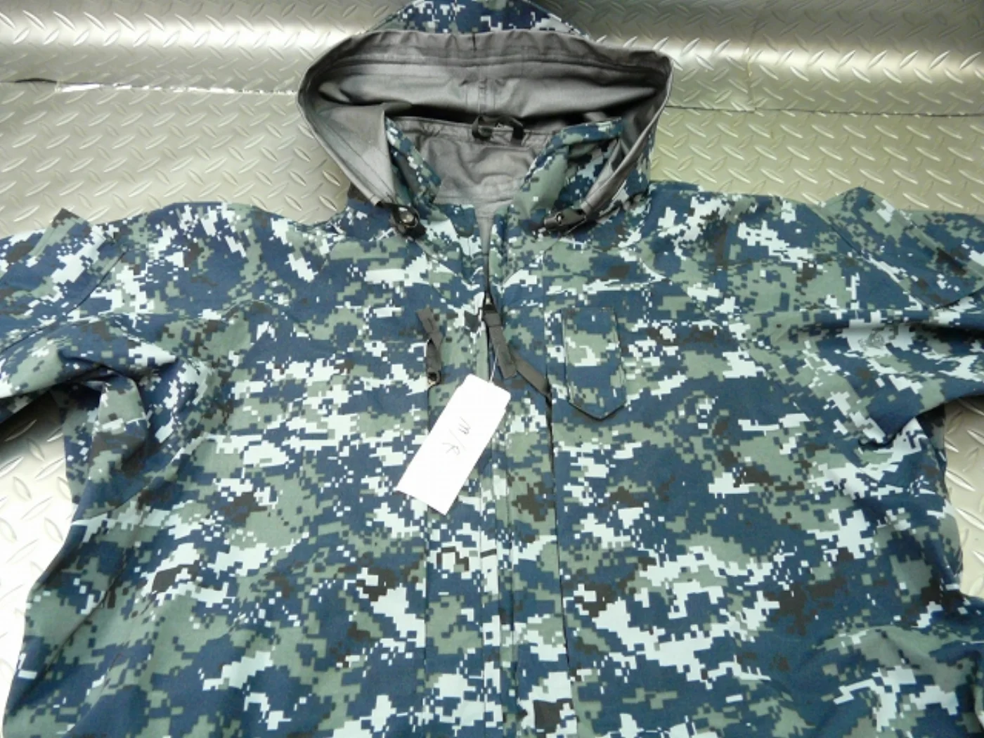 ミリタリーショップ 南国百貨店.COM|沖縄 今日のサービス品★NAVY ゴアパーカー＋迷彩ゴアパーカー＋３Cパンツ [ 記録写真3