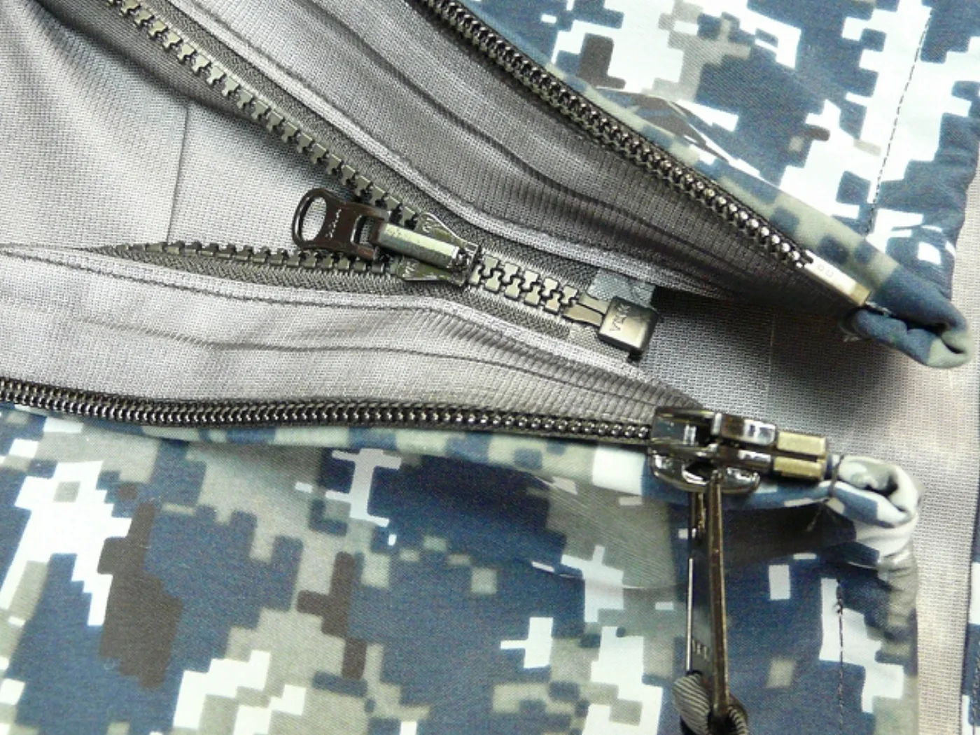 ミリタリーショップ 南国百貨店.COM|沖縄 今日のサービス品★NAVY ゴアパーカー＋迷彩ゴアパーカー＋３Cパンツ [ 記録写真8