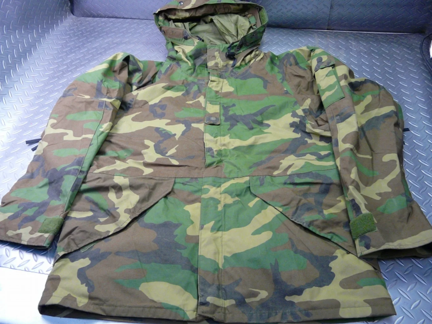 ミリタリーショップ 南国百貨店.COM|沖縄 USMC ゴアテックスパーカー M-R 特価品 [ZZ K-428-2] 記録写真3