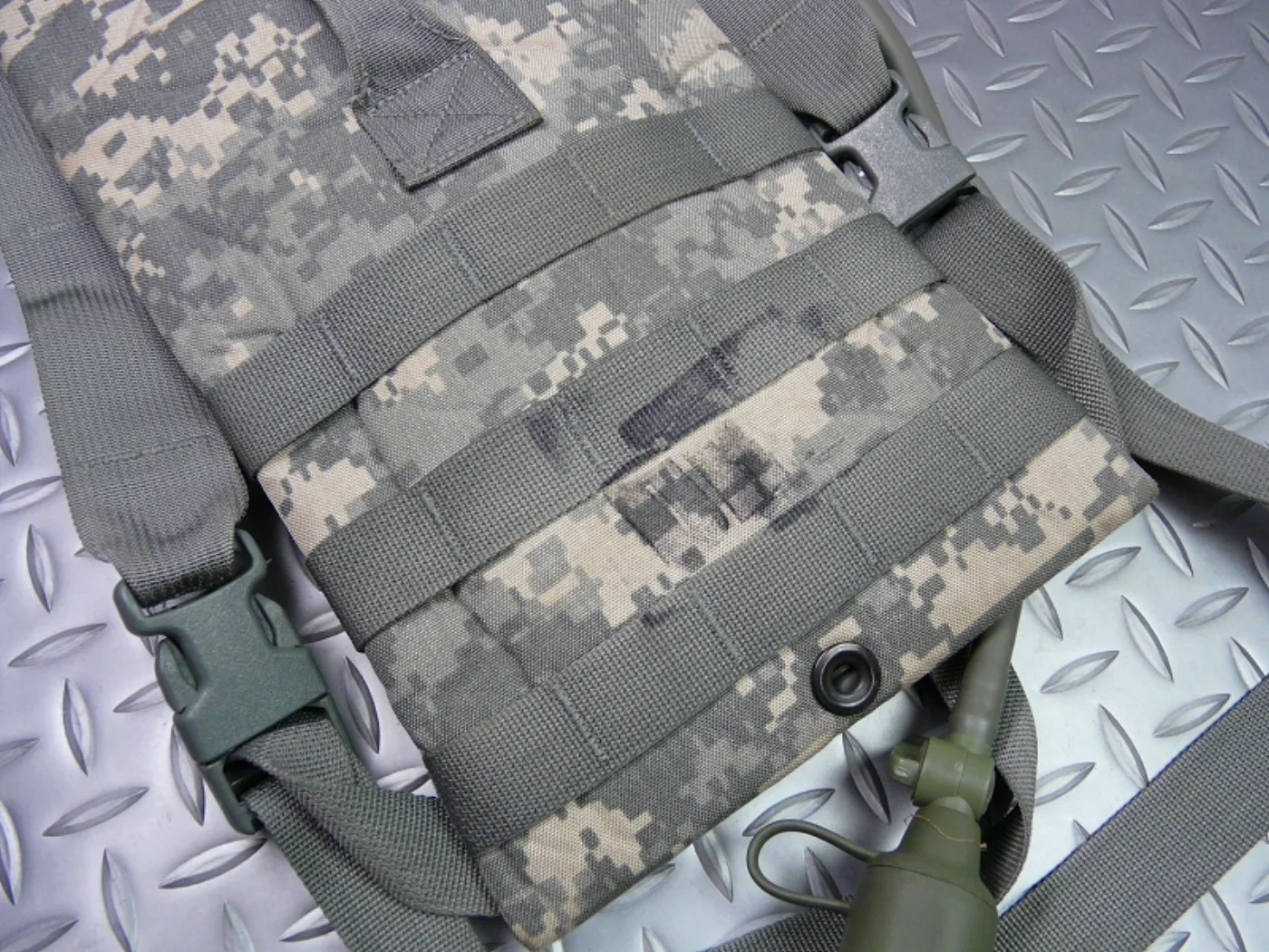 ミリタリーショップ 南国百貨店.COM|沖縄 ACU MOLLE II ハイドロパック 新品 [X-348] - ACU 記録写真7