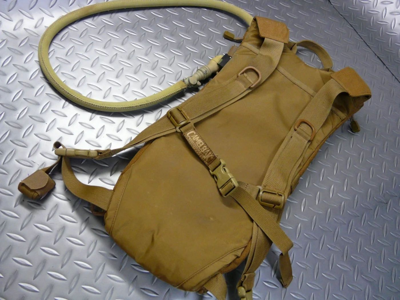 ミリタリーショップ 南国百貨店.COM|沖縄 CAMELBAK コヨーテ 中古 [X-347] - CAMELBAKカラ 記録写真5
