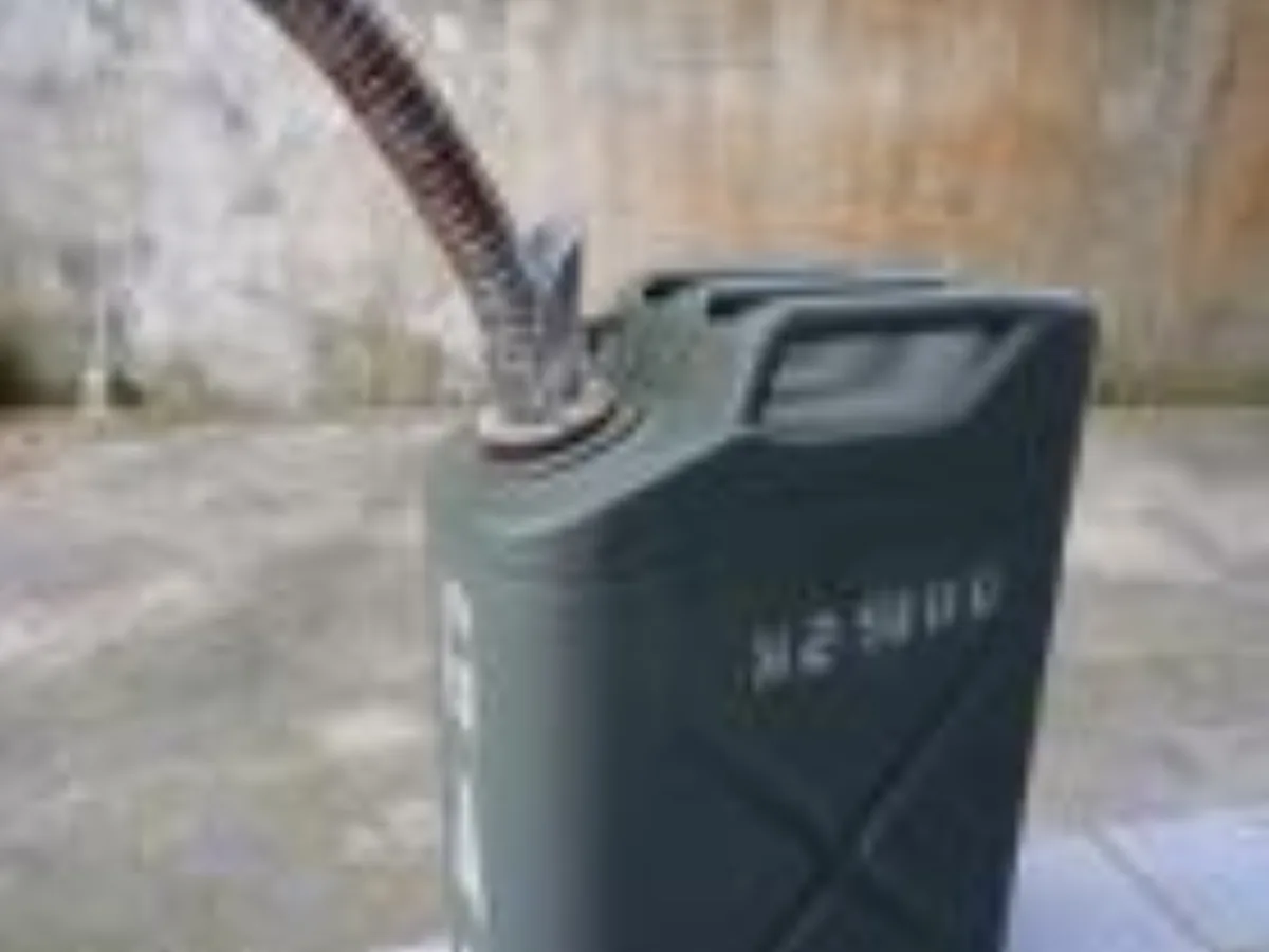 ミリタリーショップ 南国百貨店.COM|沖縄 米軍車両用 GAS缶 ジュリカン 中古良品 [ZZ Q-1528] - 米 記録写真2
