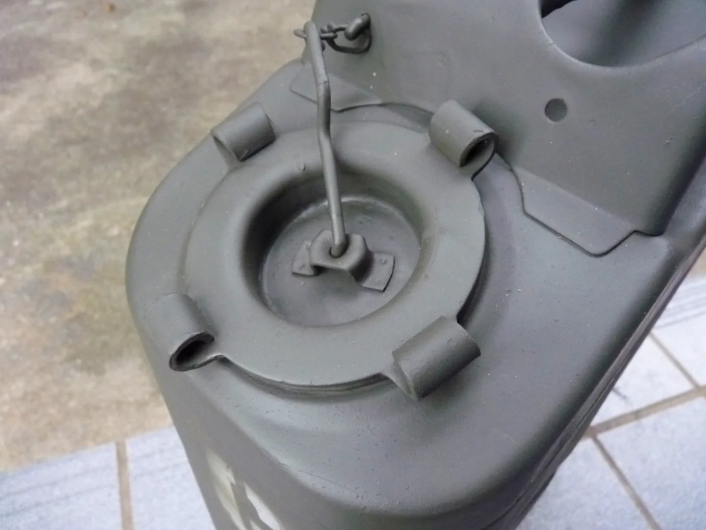 ミリタリーショップ 南国百貨店.COM|沖縄 米軍車両用 GAS缶 ジュリカン 中古良品 [ZZ Q-1528] - 米 記録写真5