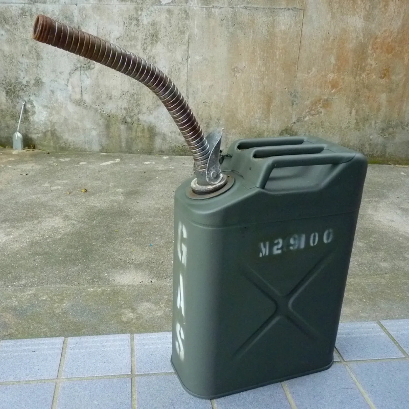 ミリタリーショップ 南国百貨店.COM|沖縄 米軍車両用 GAS缶 ジュリカン 中古良品 [ZZ Q-1528] - 米 記録写真7