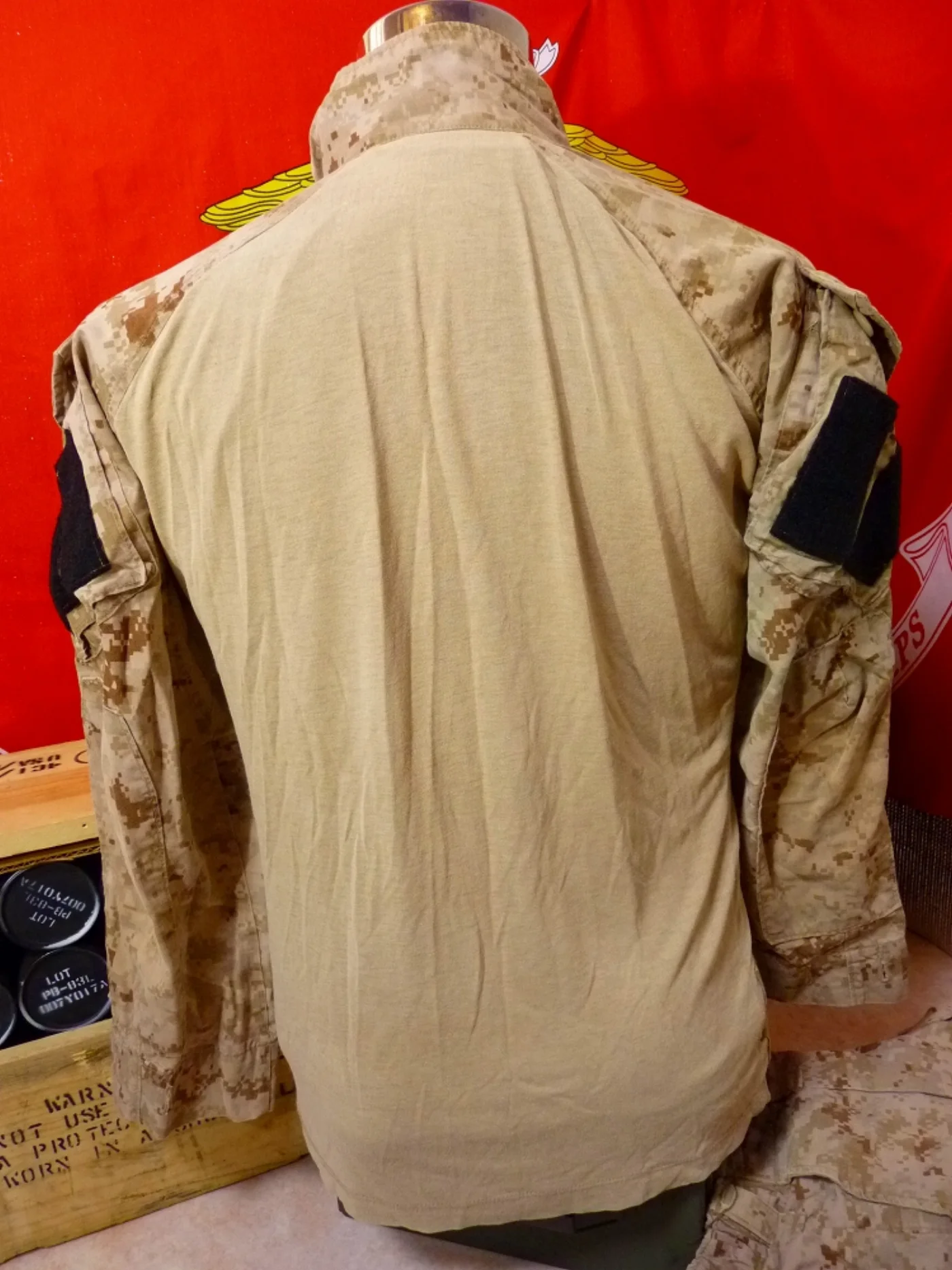 ミリタリーショップ 南国百貨店.COM|沖縄 USMC 海兵隊 FROG コンバットシャツ S-R [ZZ Q-1532 記録写真5