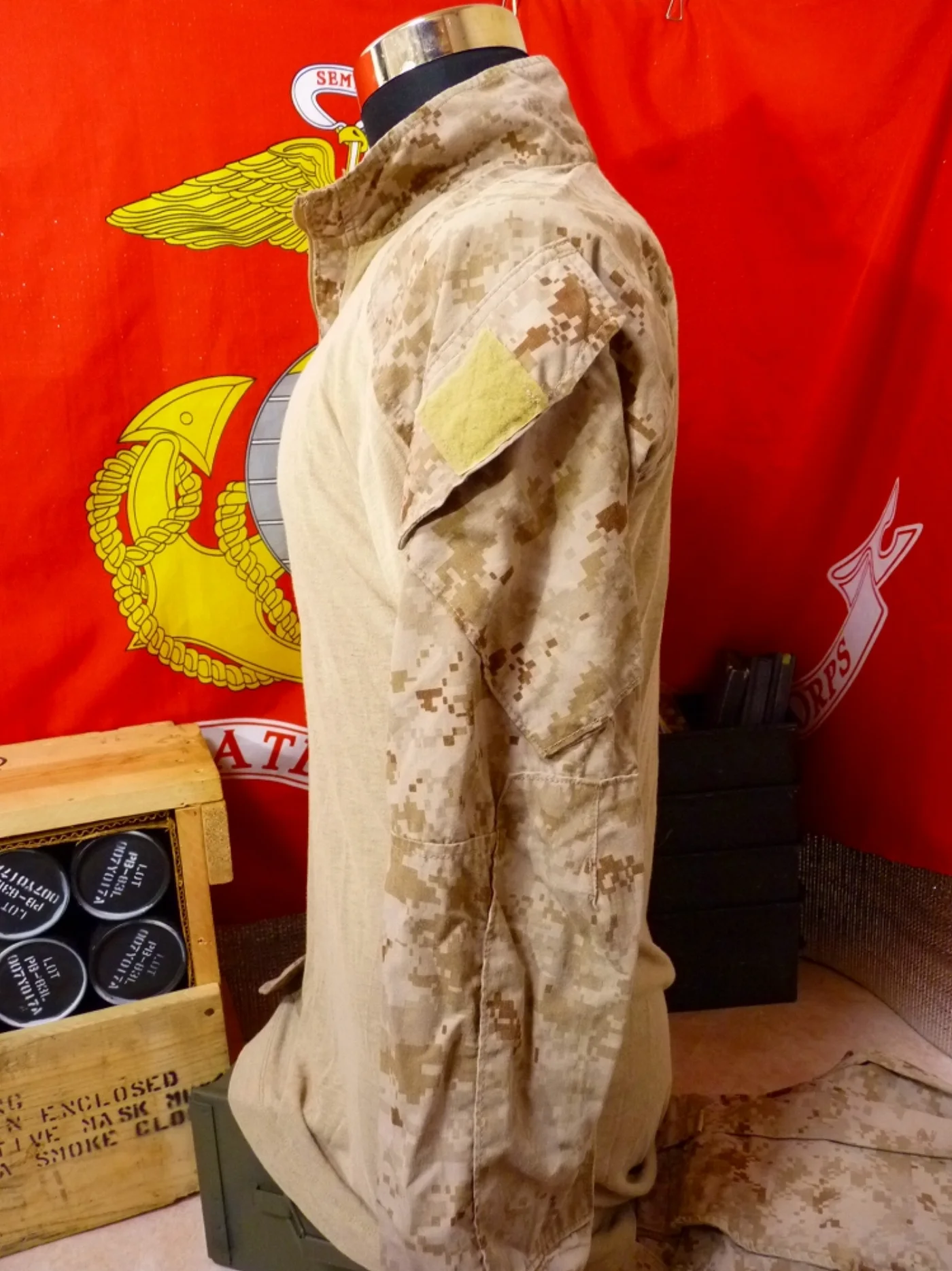 ミリタリーショップ 南国百貨店.COM|沖縄 USMC 海兵隊 FROG コンバットシャツ M-L わけあり [Q-15 記録写真5