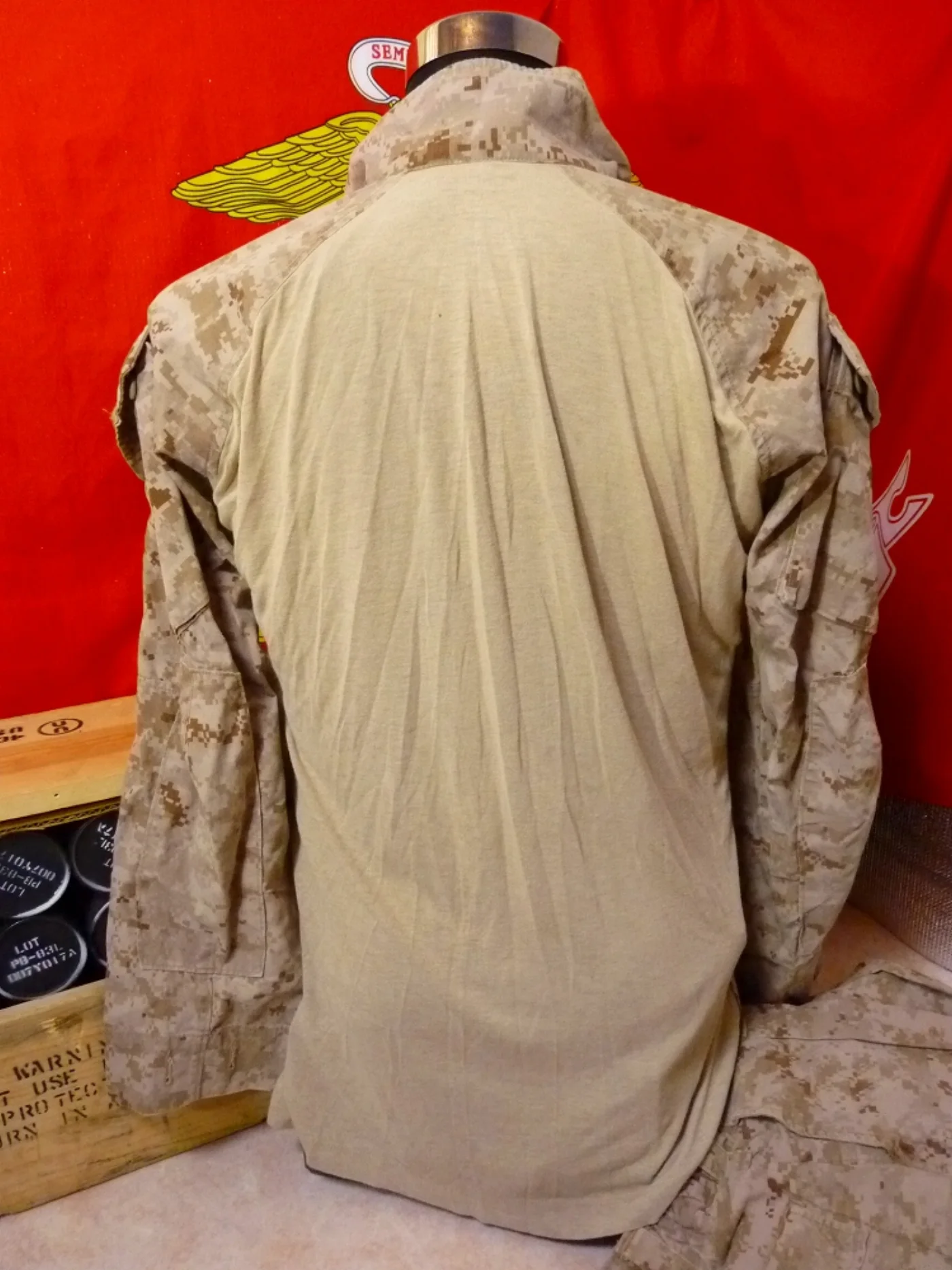 ミリタリーショップ 南国百貨店.COM|沖縄 USMC 海兵隊 FROG コンバットシャツ M-L わけあり [Q-15 記録写真6