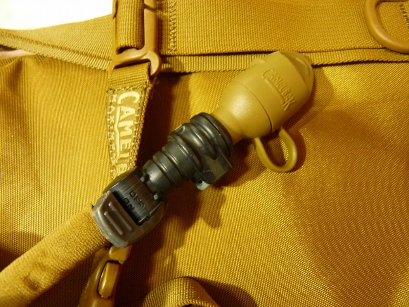 ミリタリーショップ 南国百貨店.COM|沖縄 CAMELBAK コヨーテ 極上品 [ZZ Q-1555] - CAMEL 記録写真6