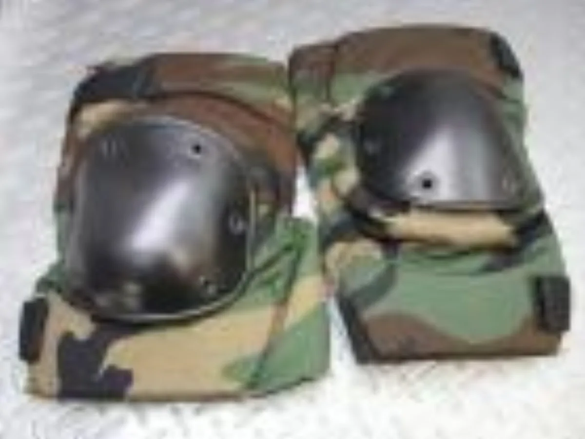ミリタリーショップ 南国百貨店.COM|沖縄 エルボーパッド 迷彩 極上品 M [ZZ P-089] - エルボーパッド 記録写真1