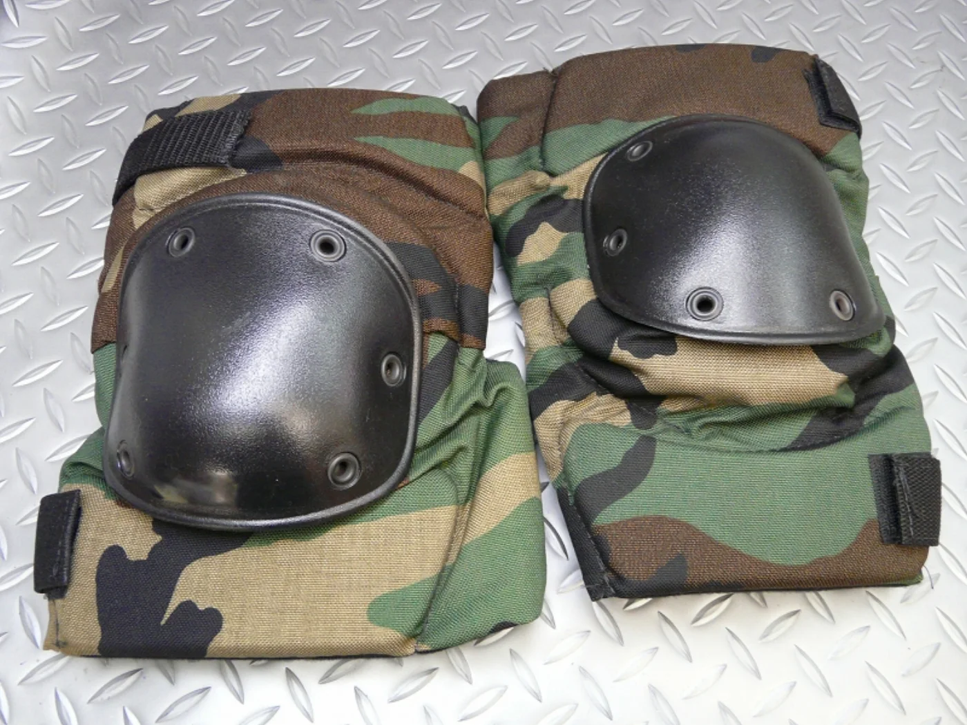 ミリタリーショップ 南国百貨店.COM|沖縄 エルボーパッド 迷彩 極上品 M [ZZ P-089] - エルボーパッド 記録写真2