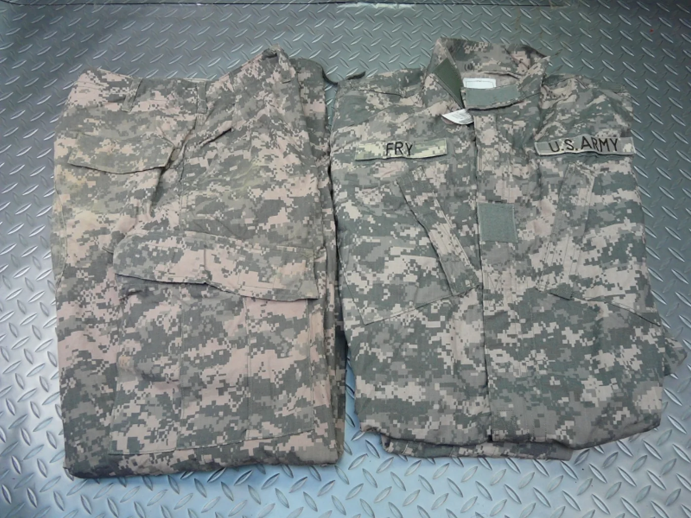 ミリタリーショップ 南国百貨店.COM|沖縄 ACU ARMY戦闘服上下セット M パッチ付き 新品 [Z-1543] 記録写真2