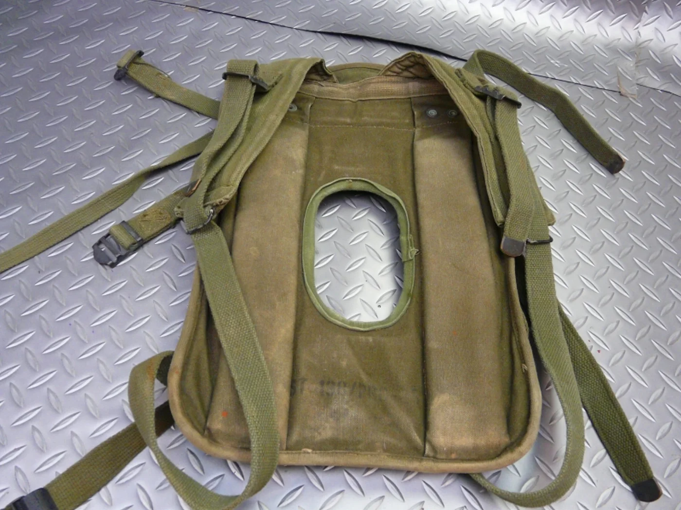 ミリタリーショップ 南国百貨店.COM|沖縄 ナム戦 無線機を担ぐリュック部分 [ZZ F-731] - ナム戦 無線機 記録写真2