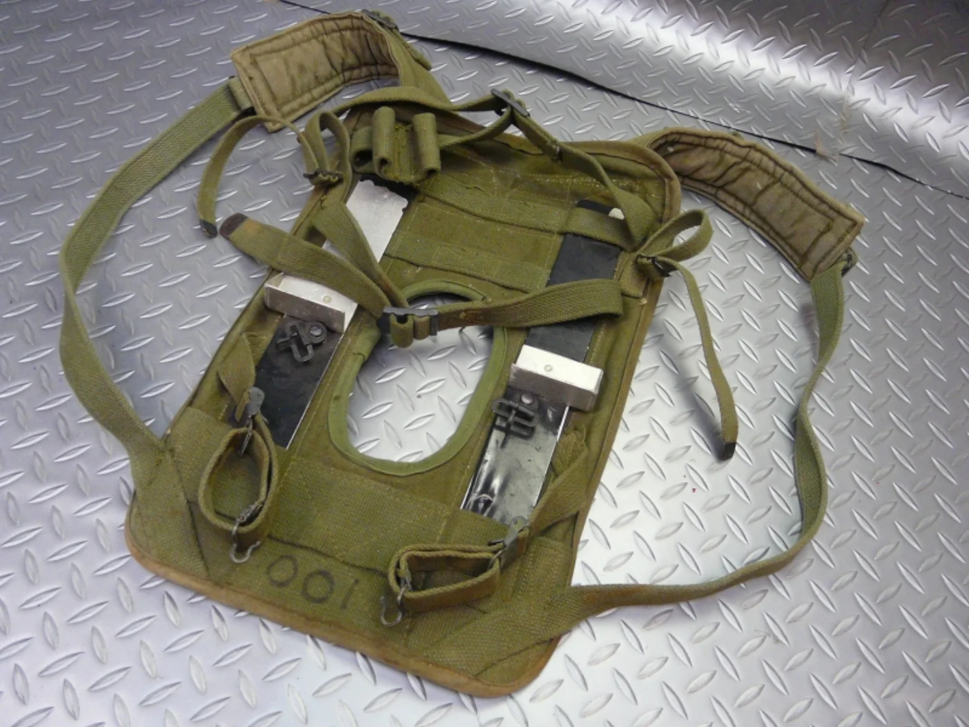 ミリタリーショップ 南国百貨店.COM|沖縄 ナム戦 無線機を担ぐリュック部分 [ZZ F-731] - ナム戦 無線機 記録写真4