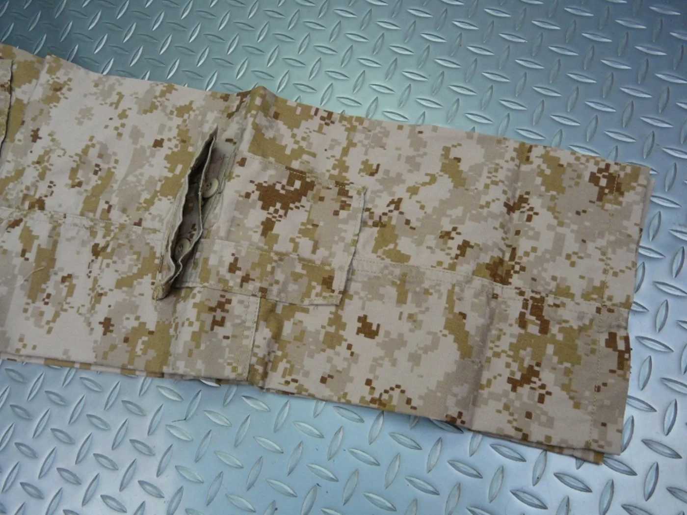 ミリタリーショップ 南国百貨店.COM|沖縄 USMC 新型コンバットパンツ FROG S-R 新品 [Z-1560] 記録写真3