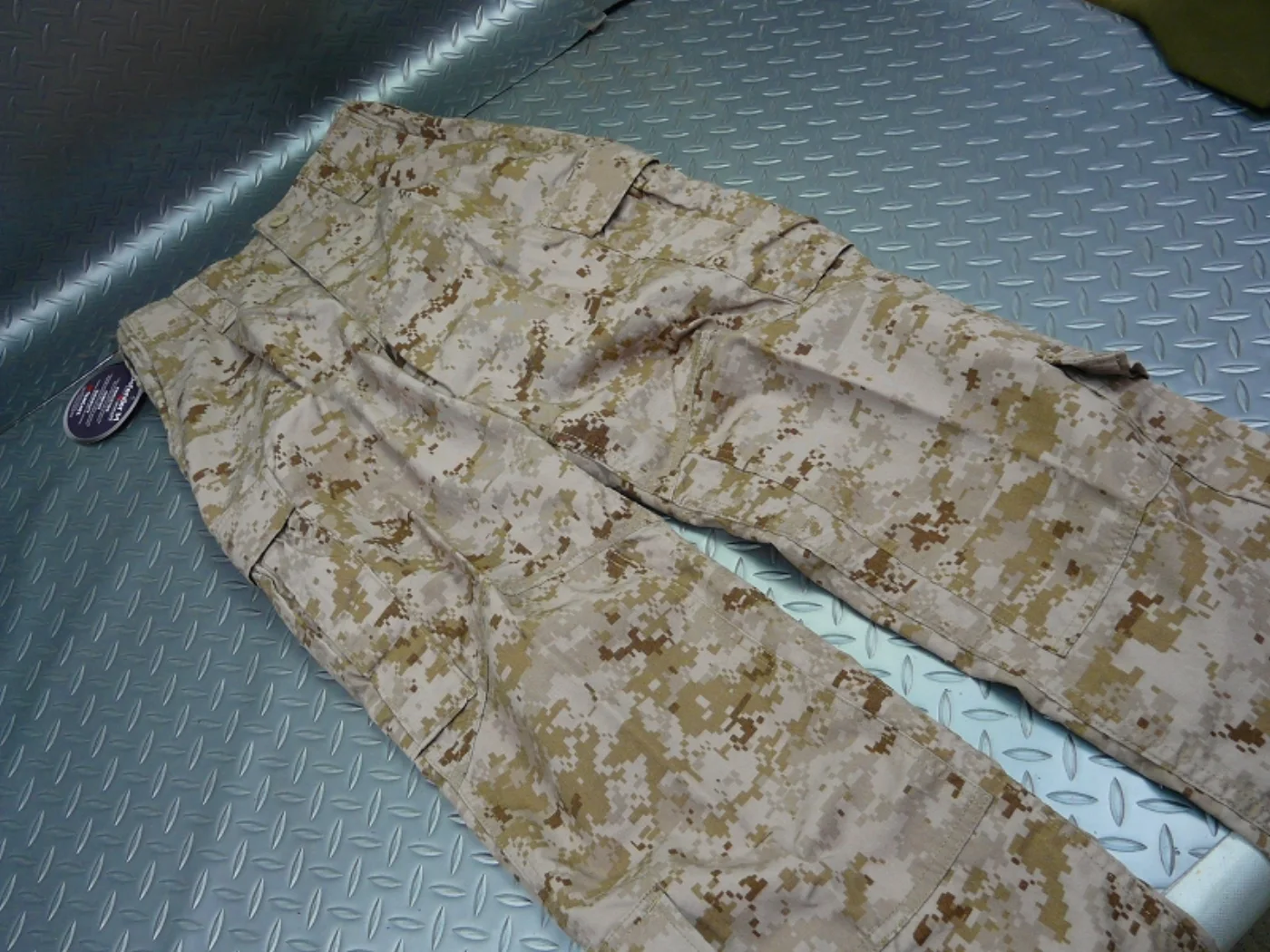 ミリタリーショップ 南国百貨店.COM|沖縄 USMC 新型コンバットパンツ FROG S-R 新品 [Z-1560] 記録写真4