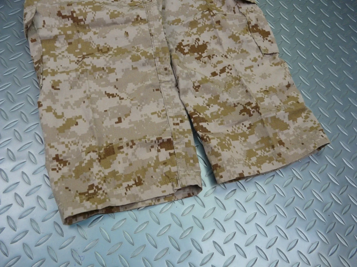 ミリタリーショップ 南国百貨店.COM|沖縄 USMC 新型コンバットパンツ FROG S-R 新品 [Z-1560] 記録写真6