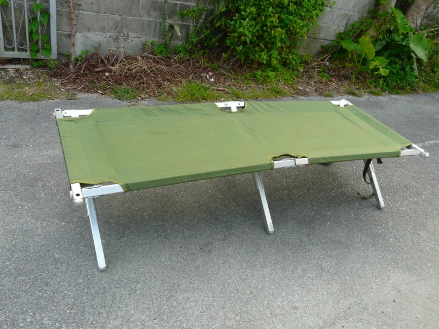 ミリタリーショップ 南国百貨店.COM|沖縄 野戦用折りたたみベッド GIコット 中古 [ZZ B-1308] - 野戦 記録写真3