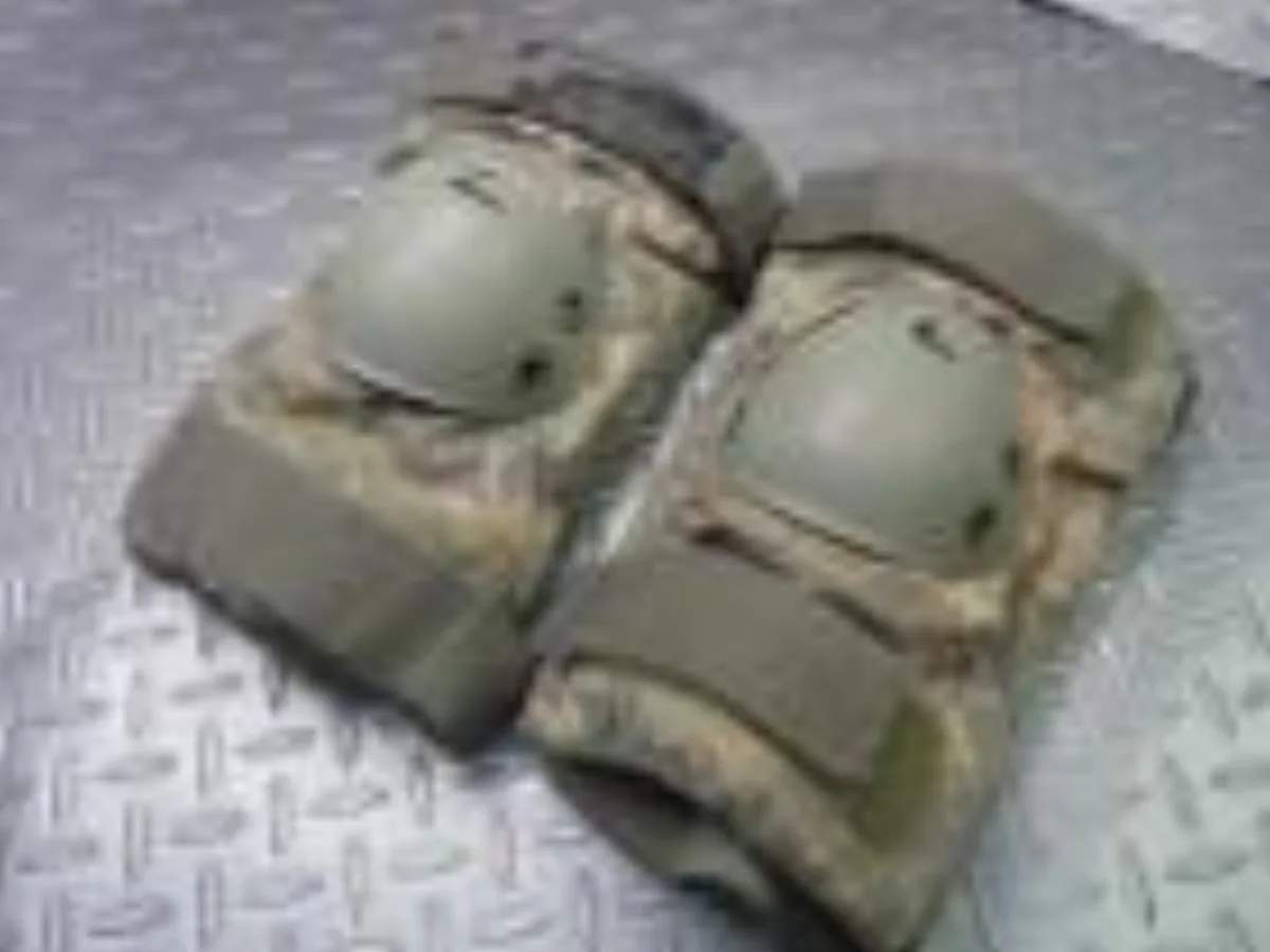 ミリタリーショップ 南国百貨店.COM|沖縄 ACU エルボーパッド L 中古良品 [Z C-1326] - ACU エ 記録写真1