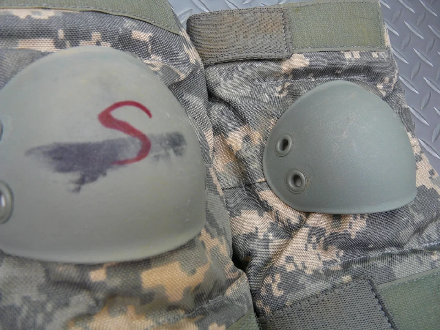 ミリタリーショップ 南国百貨店.COM|沖縄 ACU エルボーパッド S 中古良品 [Z C-1329] - ACU エ 記録写真3