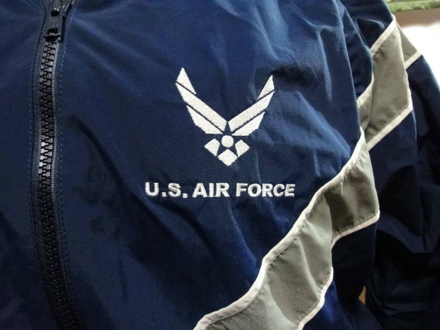 ミリタリーショップ 南国百貨店.COM|沖縄 USAF トレーニングジャケット 米軍実物 M-L [Z Q-1815] 記録写真3