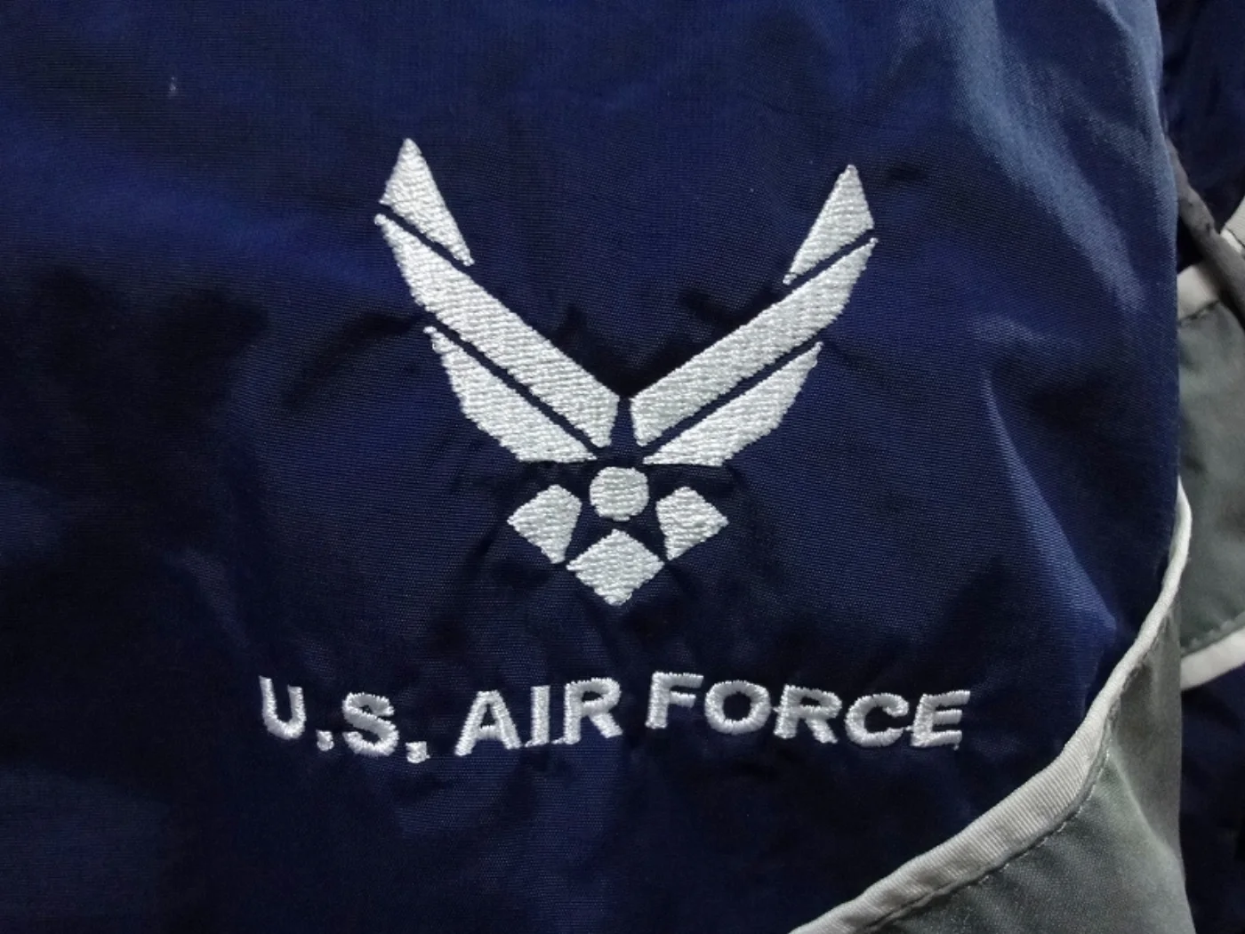 ミリタリーショップ 南国百貨店.COM|沖縄 USAF トレーニングジャケット 米軍実物 M-L [Z Q-1816] 記録写真4
