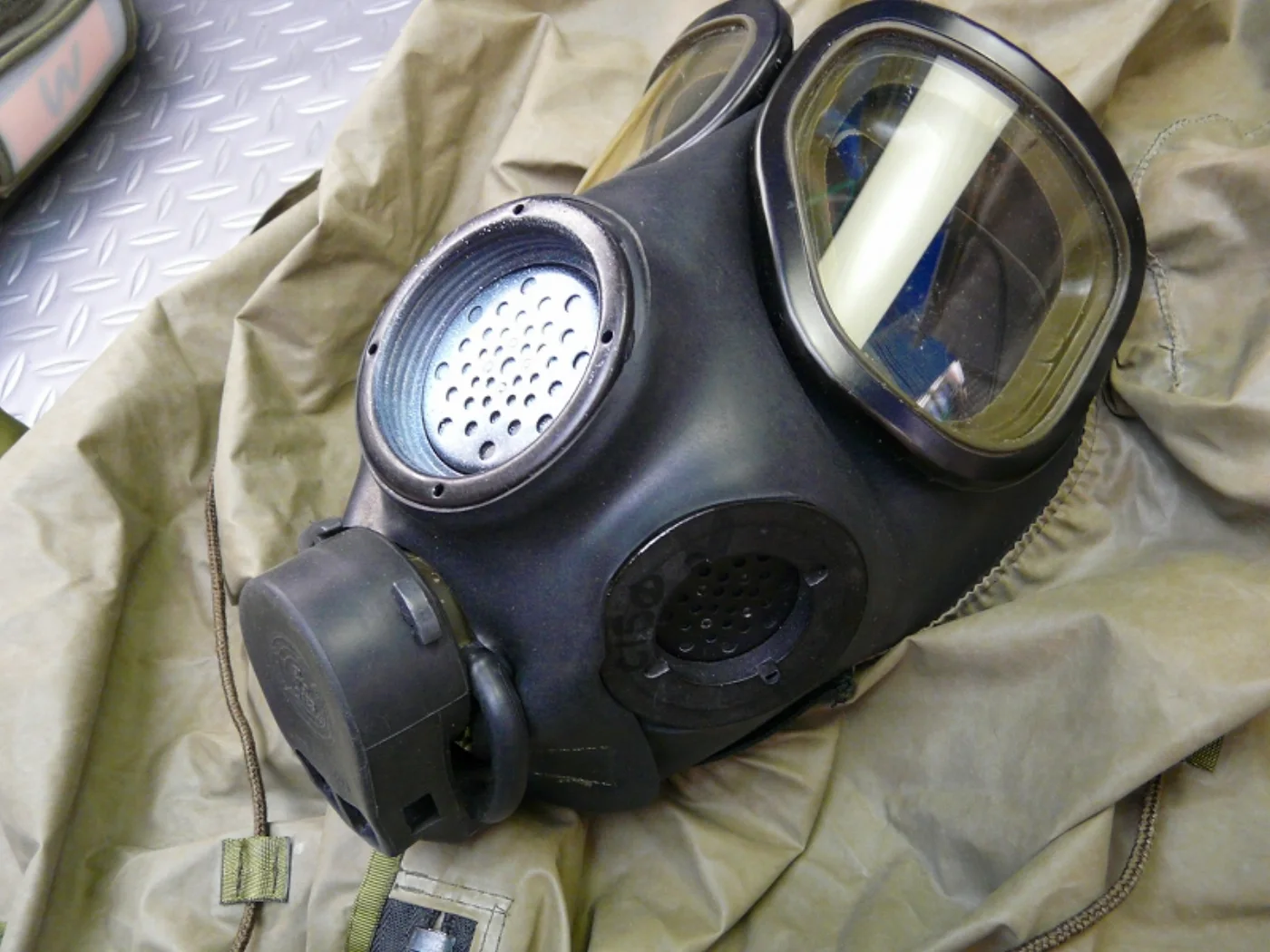 ミリタリーショップ 南国百貨店.COM|沖縄 M40 ガスマスクセット ※ジャンク品 [ZZ I-611] - M40 記録写真5