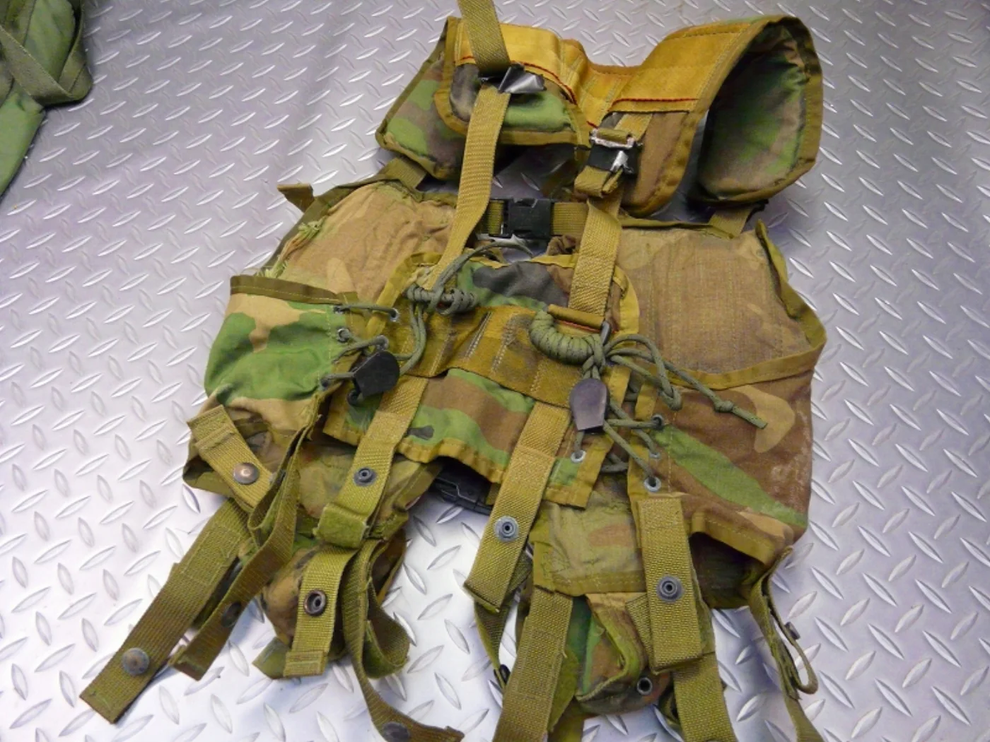 ミリタリーショップ 南国百貨店.COM|沖縄 タクティカルベスト 傷あり [Z L-248] - タクティカルベスト程度 記録写真6