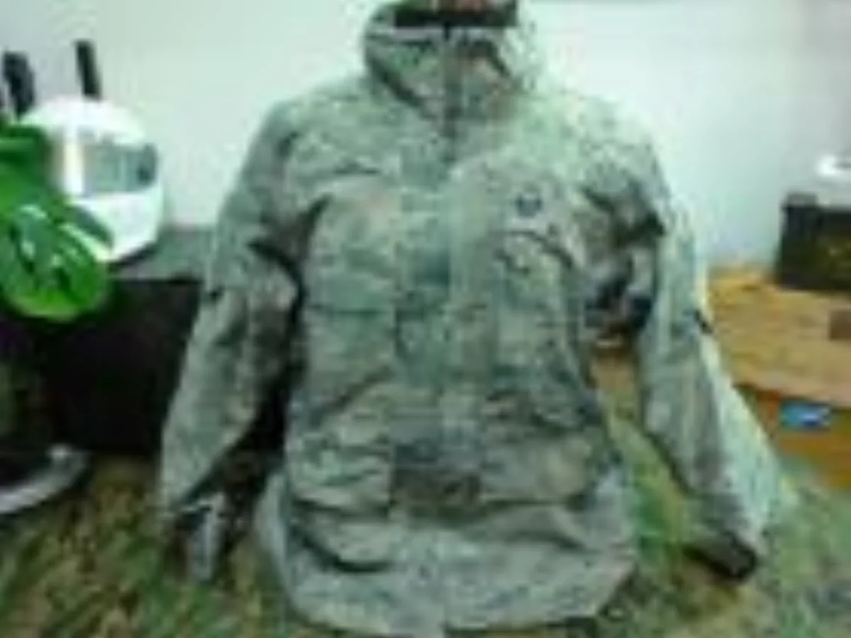 ミリタリーショップ 南国百貨店.COM|沖縄 USAF ゴアテックスパーカー L-R ワケあり [Q-1828] - U 記録写真1