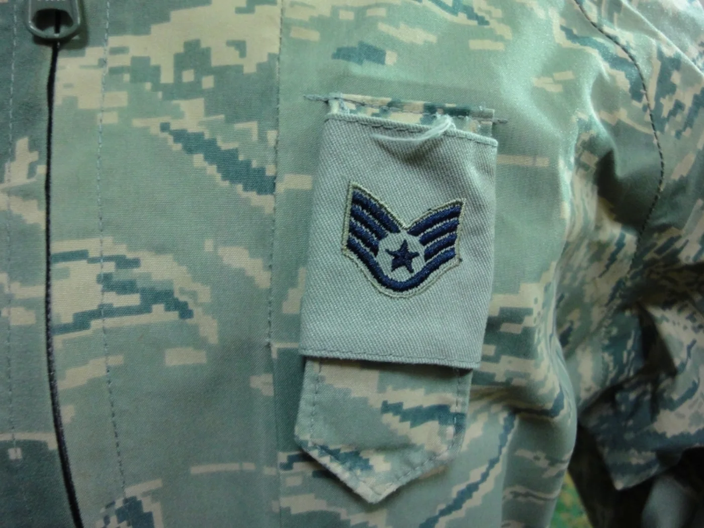 ミリタリーショップ 南国百貨店.COM|沖縄 USAF ゴアテックスパーカー L-R ワケあり [Q-1828] - U 記録写真4