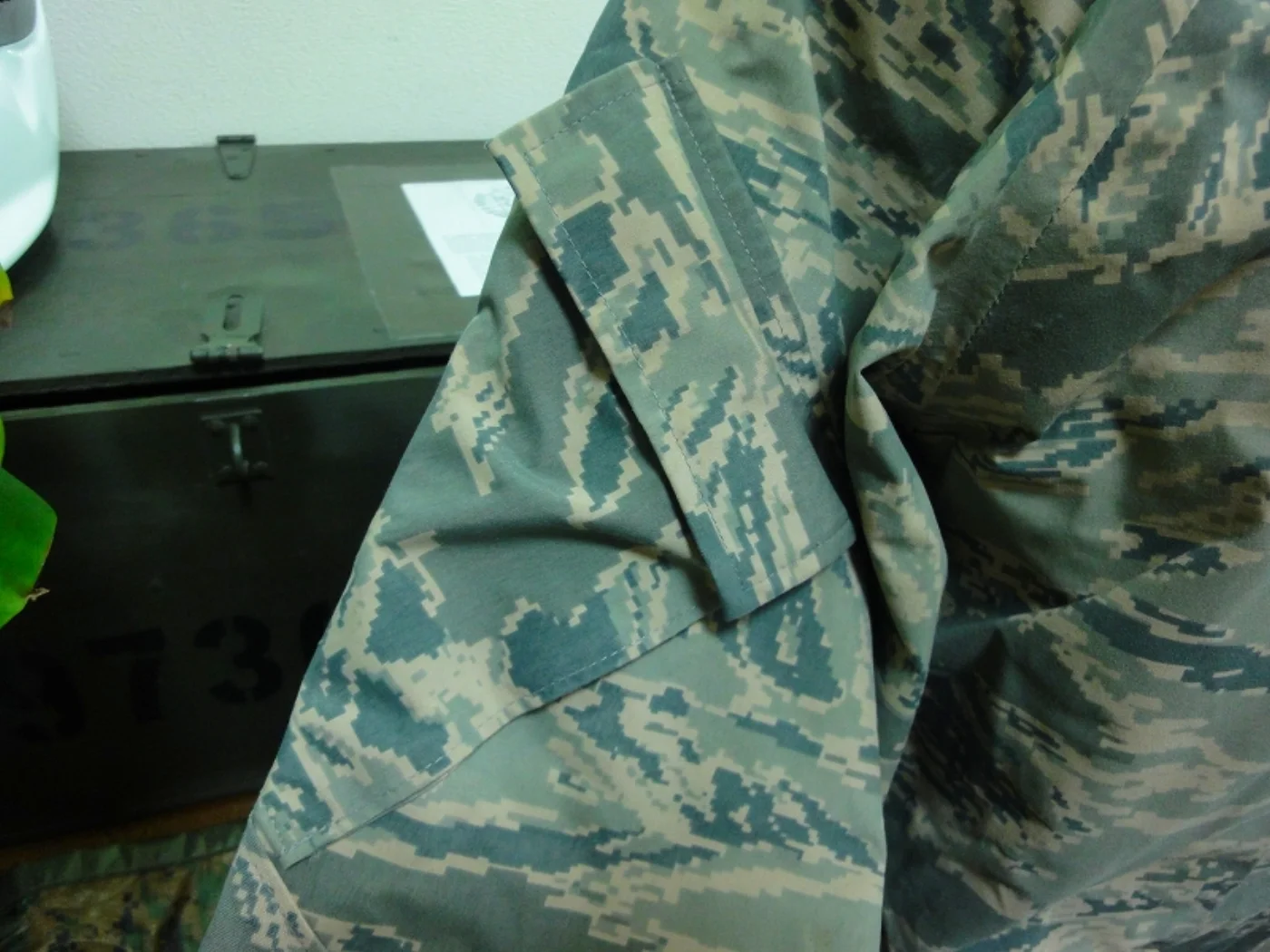 ミリタリーショップ 南国百貨店.COM|沖縄 USAF ゴアテックスパーカー L-R ワケあり [Q-1828] - U 記録写真5